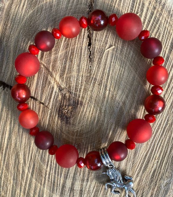 Armband rot mit Anhänger