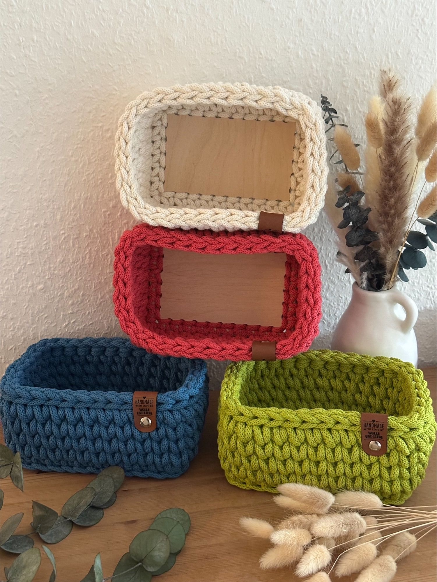 Kleines eckiges Körbchen Holz