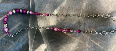 Halskette lila mit Metallgliedern Halskette lila mit Metallgliedern