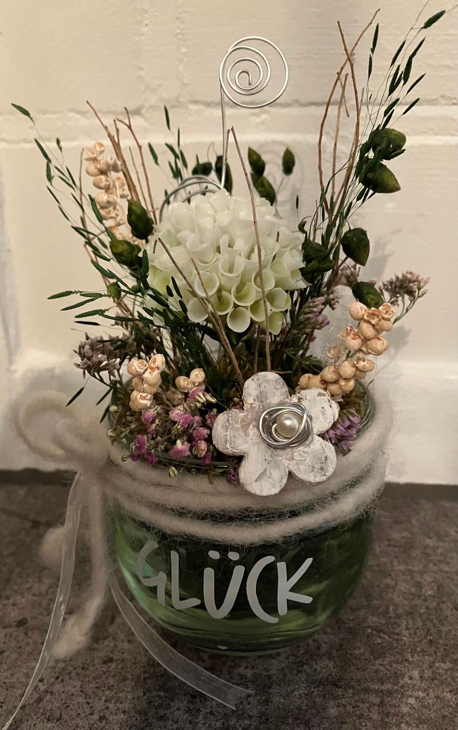 Glücksglas mit Blüten