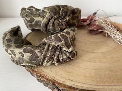 Handgenähter Haarreifen mit Leoprint Handgenähter Haarreifen mit Leoprint