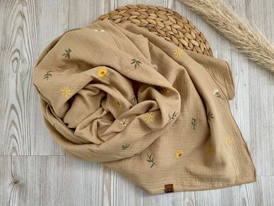 Musselin Schal xxl mit bestickten Blumen Musselin Schal xxl mit bestickten Blumen