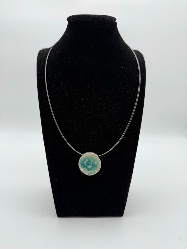 Handgefertigte Keramik-Halskette Handgefertigte Keramik-Halskette