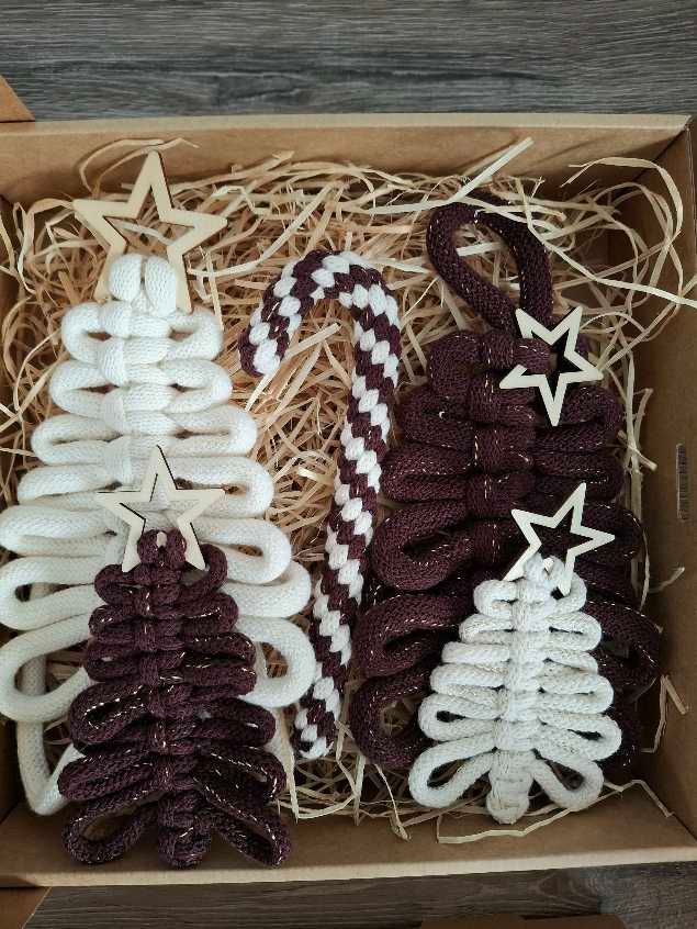 Weihnachtsgeschenkbox M - verschiedene Farben Weihnachtsgeschenkbox M - verschiedene Farben