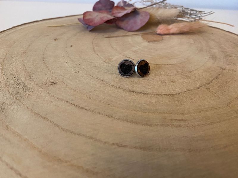 silbergefasste Holzohrstecker mit Herz