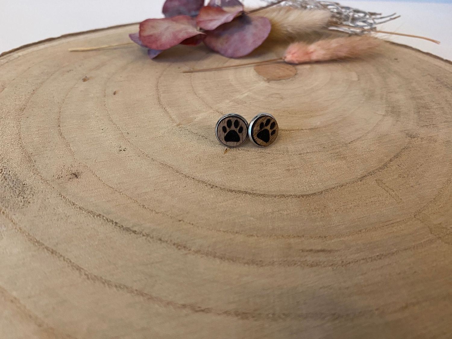 silbergefasste Holzohrstecker mit Pfote