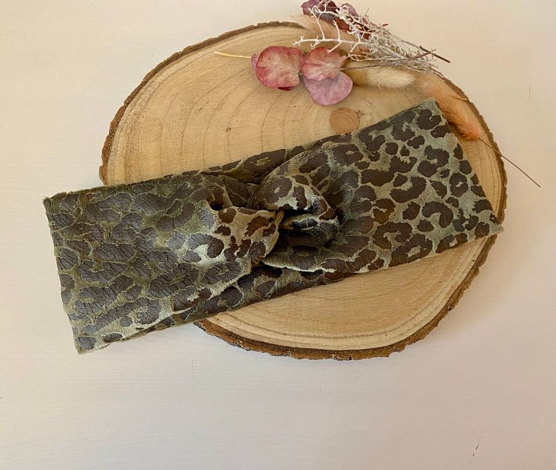 Knotenhaarband Jersey Leo olive