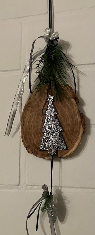 Baumscheibe mit Tanne Baumscheibe mit Tanne