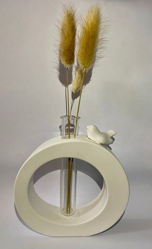 Vase mit Reagenzglas