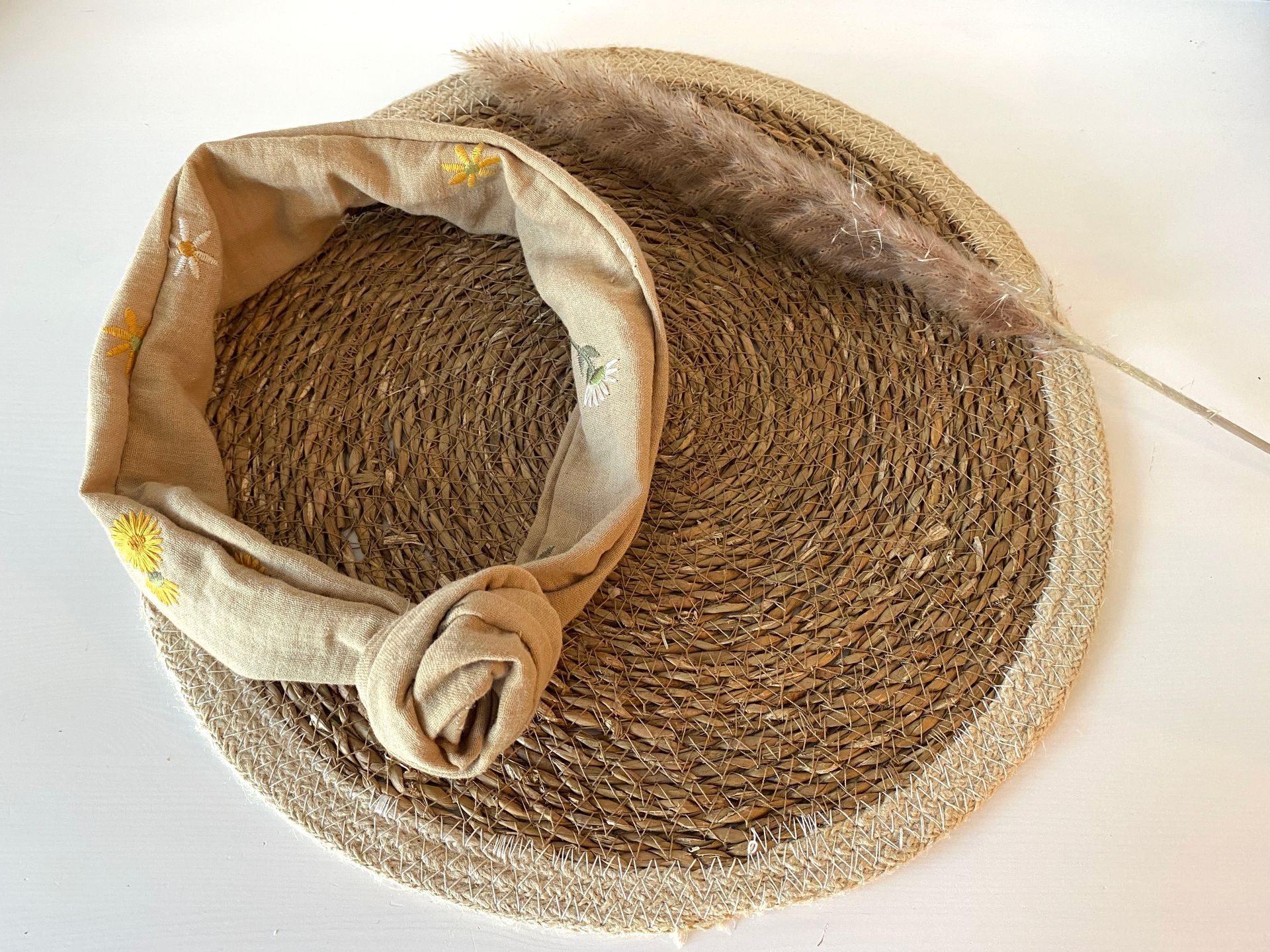 Handgenähtes Musselin Drahthaarband