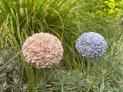 Blumenkugel mit Stab verschiedene Farben