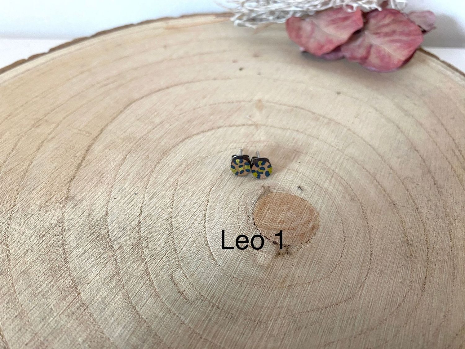 handbemalte Holzohrstecker 7mm Leo