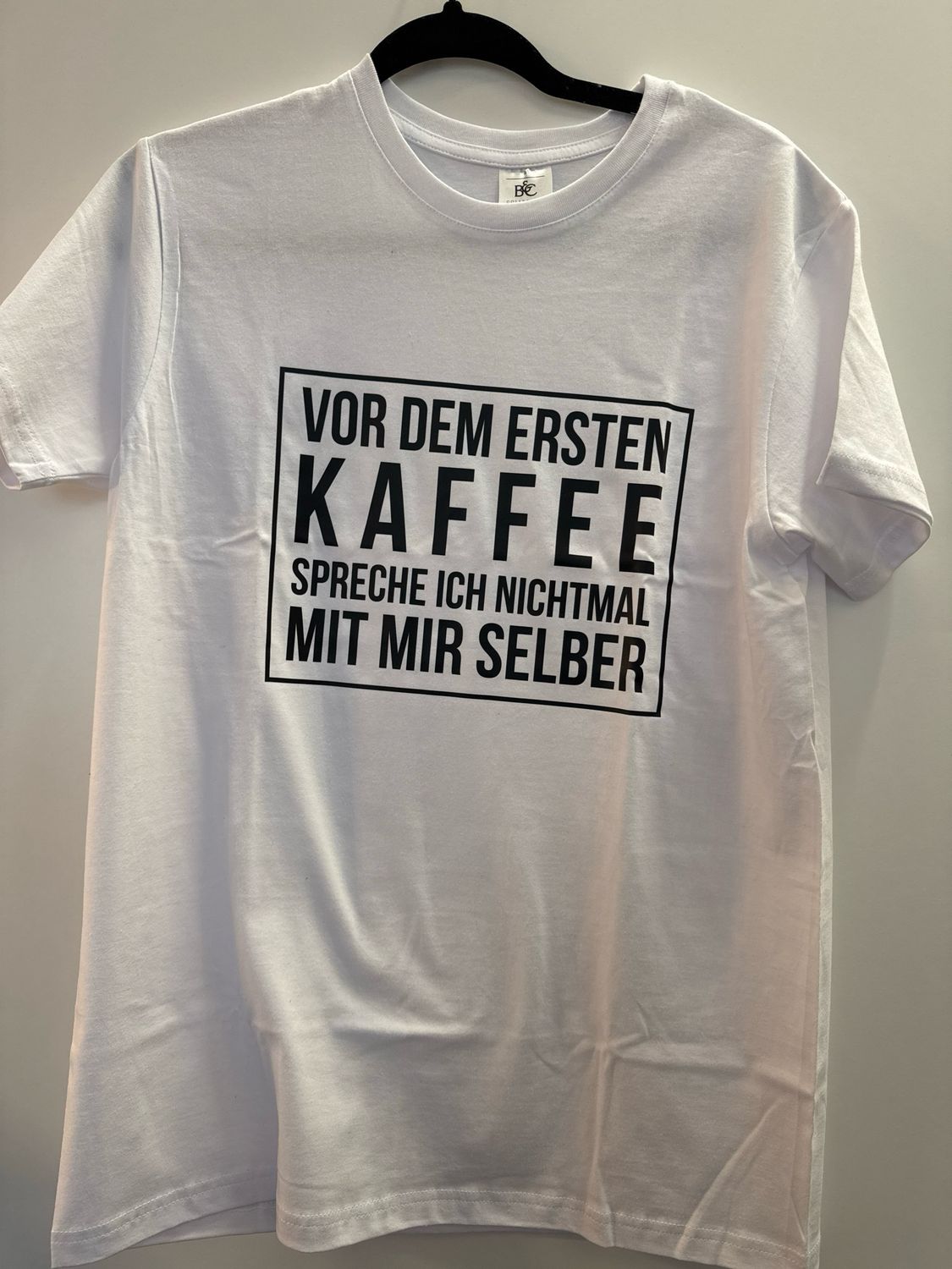 T-Shirt weiß T-Shirt weiß " VOR DEM ERSTEN KAFFEE SPRECHE ICH NICHTMAL MIT MIR SELBER"