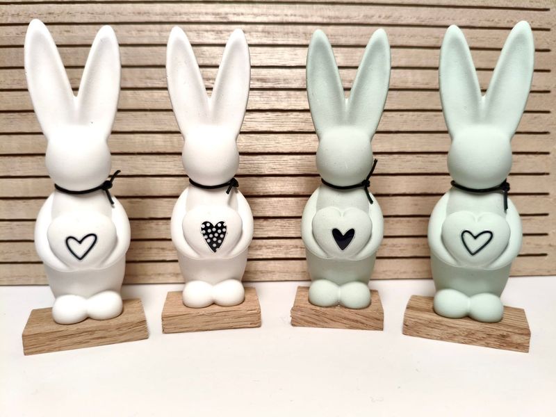 Osterhäschen mit Herz, weiß oder bunt Osterhäschen mit Herz, weiß oder bunt