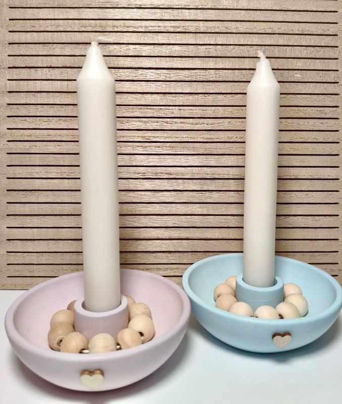 Großer Kerzenhalter mit Holzperlen, bunt Großer Kerzenhalter mit Holzperlen, bunt