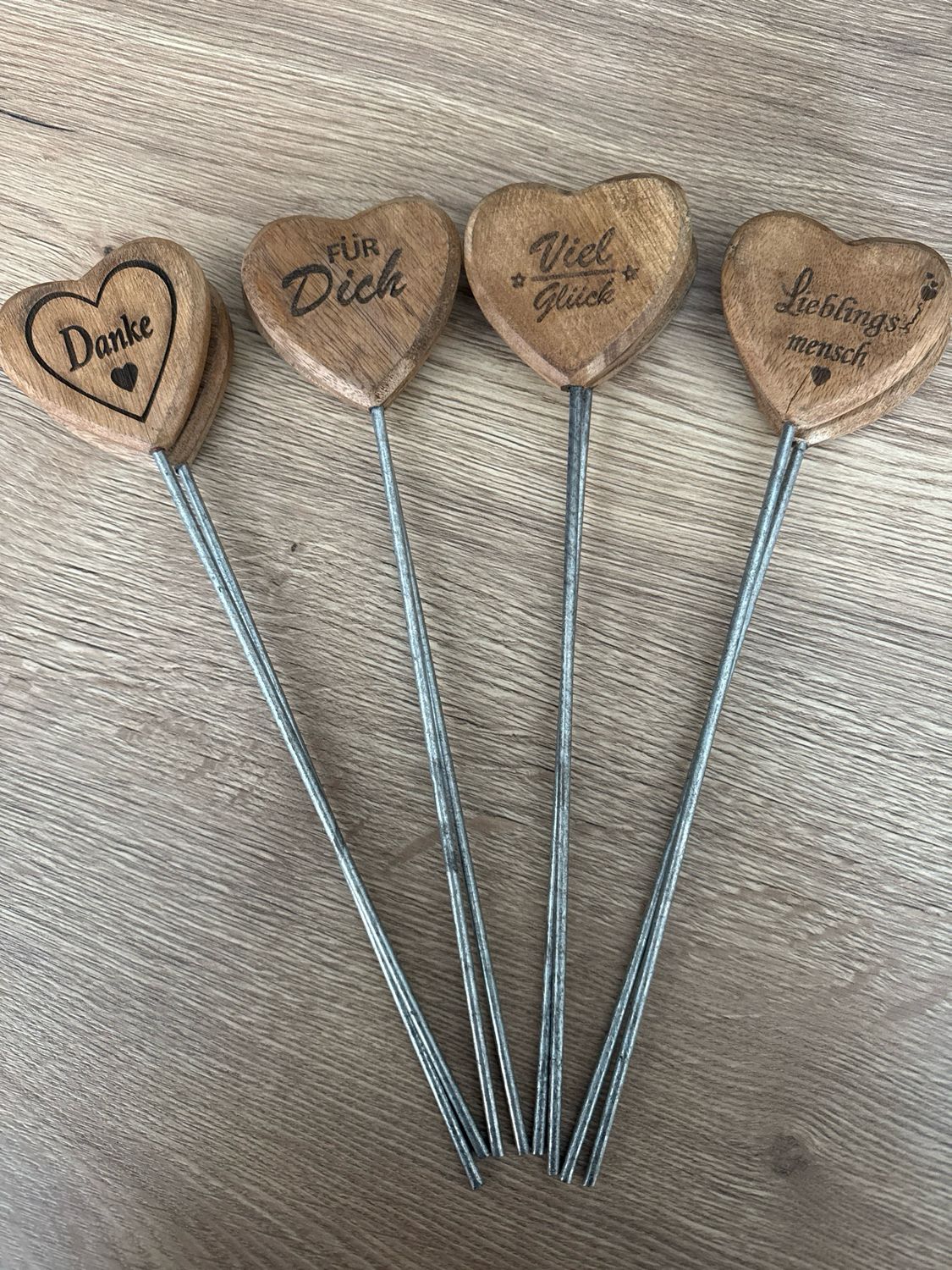 Blumenstecker als Herz aus Holz
