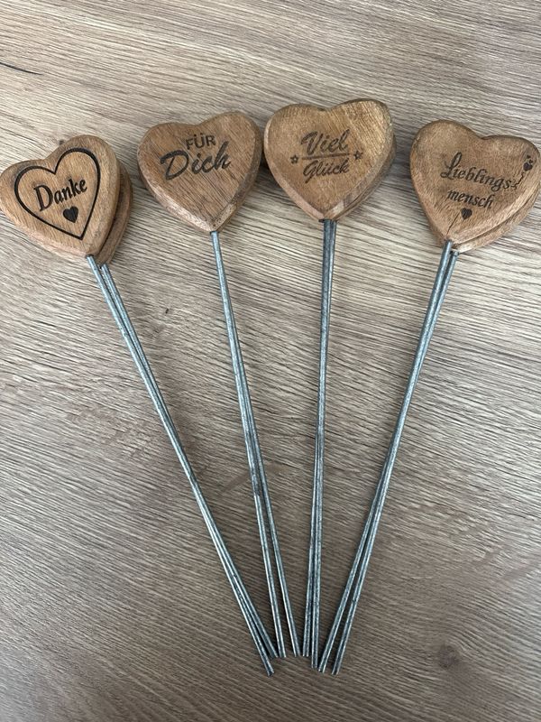 Blumenstecker als Herz aus Holz
