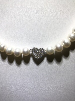 Collana di perle, argento, oro e zirconi. Collana di perle, argento, oro e zirconi.