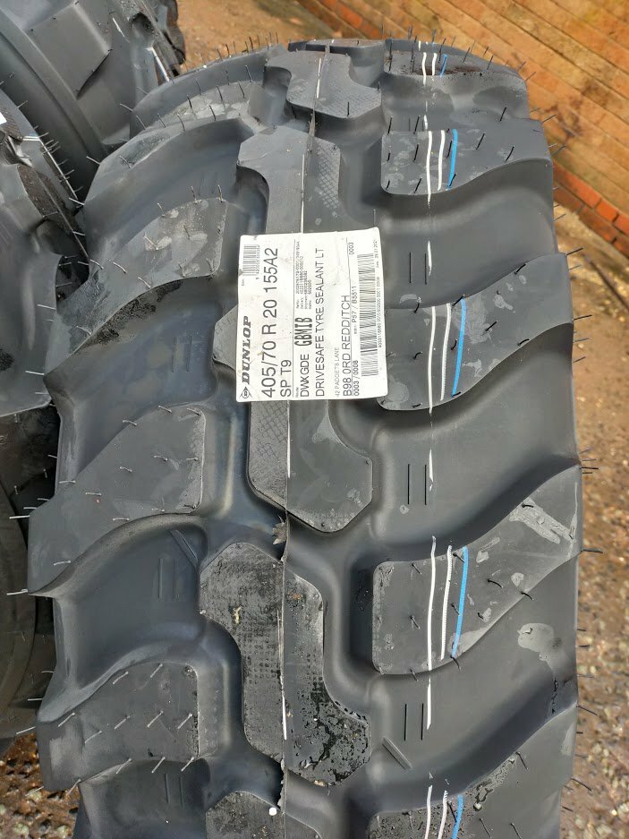 Dunlop Spt9 405 70r Tyres X4 On Jcb 8 Stud Wheels Dunlop Spt9 405 70r Tyres X4 On Jcb 8 Stud Wheels