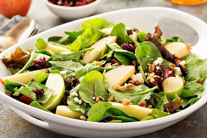 ENSALADA DE ESPINACA, MANZANA Y NUEZ