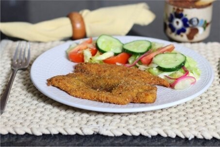 MILANESA DE POLLO C/ENSALADA SENCILLA