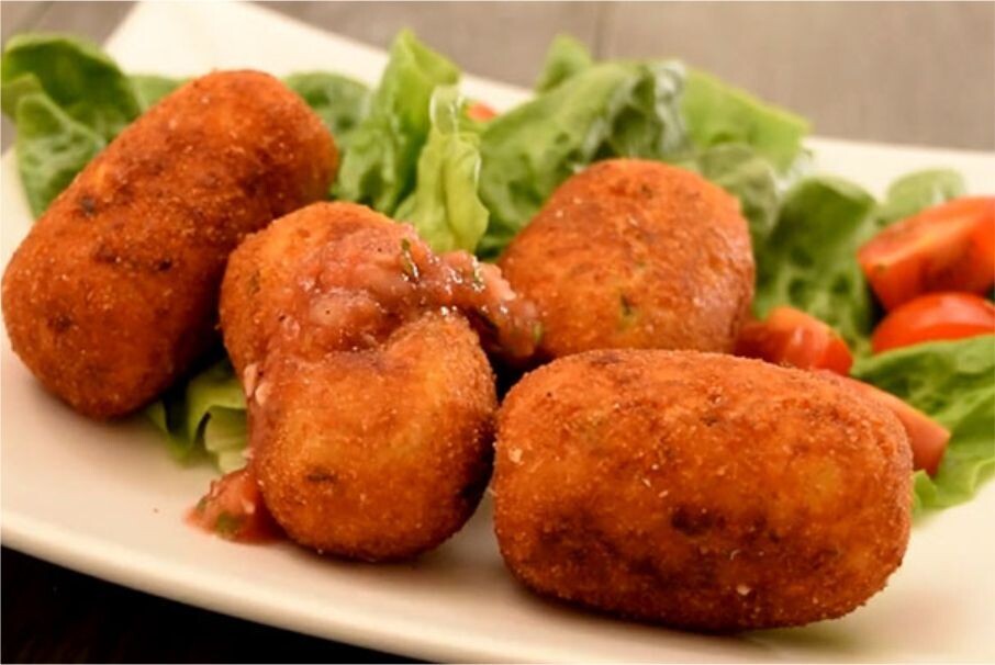 CROQUETAS DE ATUN Y PAPA (3 PZAS) C/ENSALADA SENCILLA