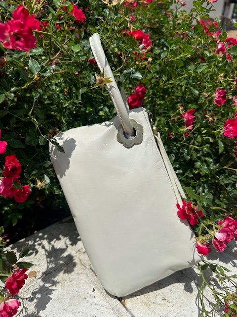 Hobo Daisy Daze Large Wristlet, Lily