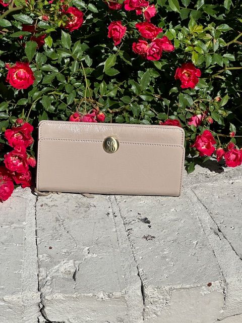 Hobo Hutton Large Wallet, Stone Gloss
