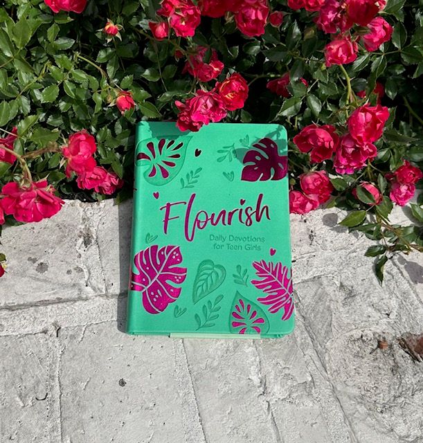 Flourish: Daily Devotions For Teen Girls