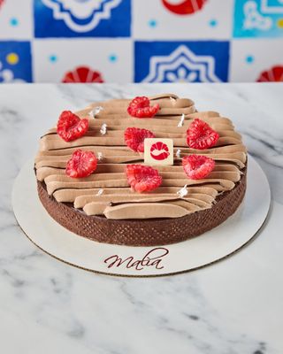 Torta moderna cioccolato e lamponi