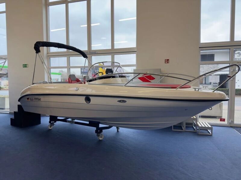 RaJo MM 560 sundeck mit Suzuki 60PS und Trailer RaJo MM 560 sundeck mit Suzuki 60PS und Trailer