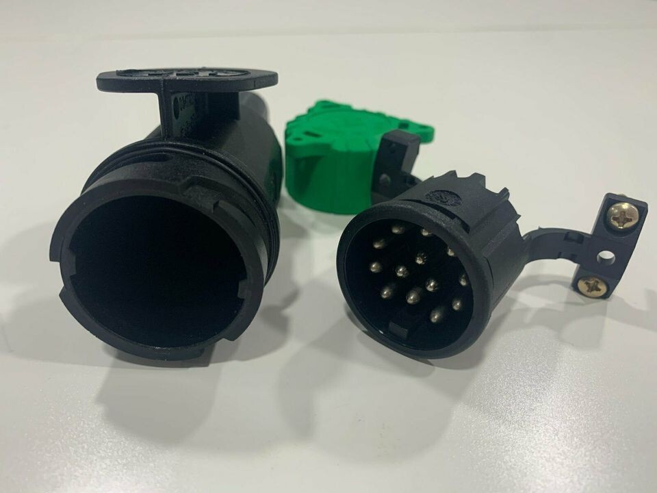 Stecker 13 polig staub und wassergeschützt