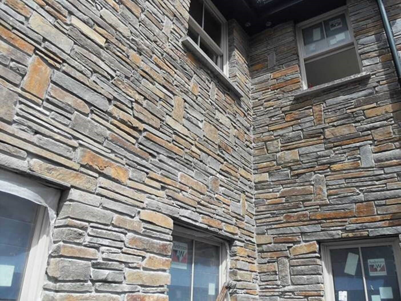 Blue Pennant Semi-Coursed Parallel Natural Stone Cladding Corners