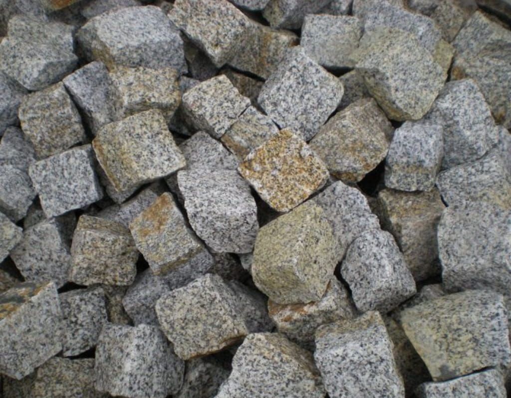 Light Grey/Rusty Split Granite Cubes 100x100x100mm (1000kg - 4.5 sqm)