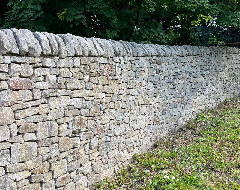 Derbyshire Dry Stone Limestone Real Stone Cladding - Corners