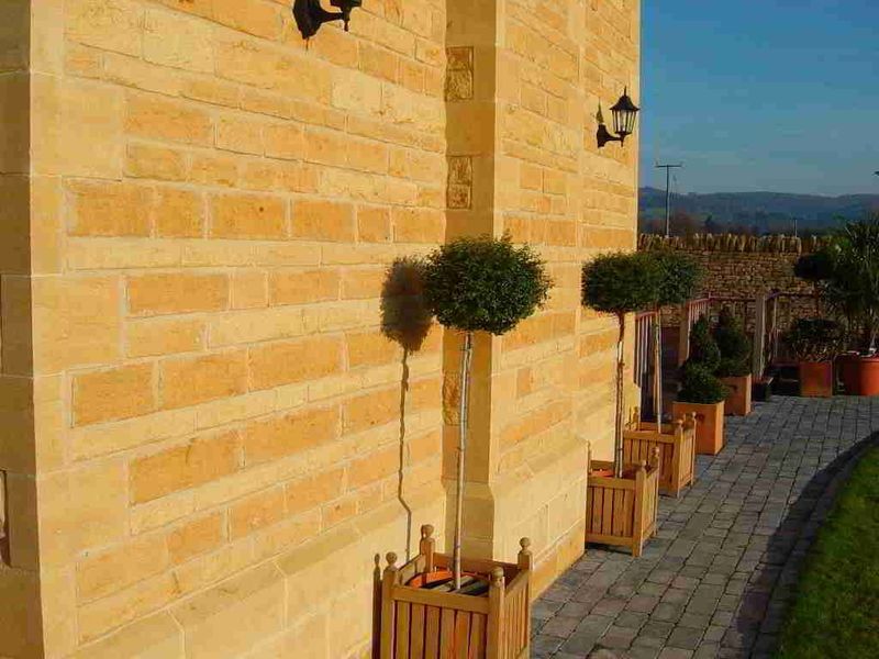 Cotswold Buff Coursed Real Cotswold Stone Cladding Slips