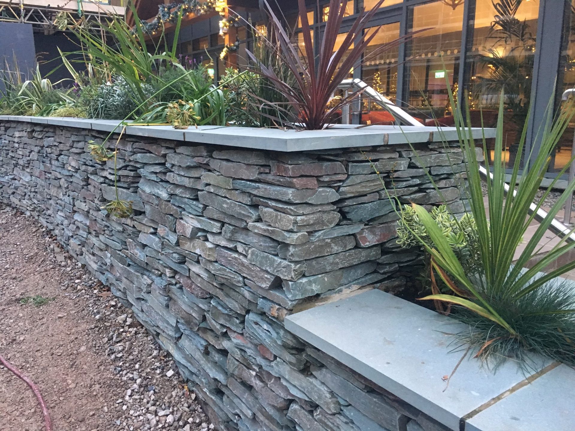 Lakeland Green Weathered Slate Slips - Corners (1 lm)