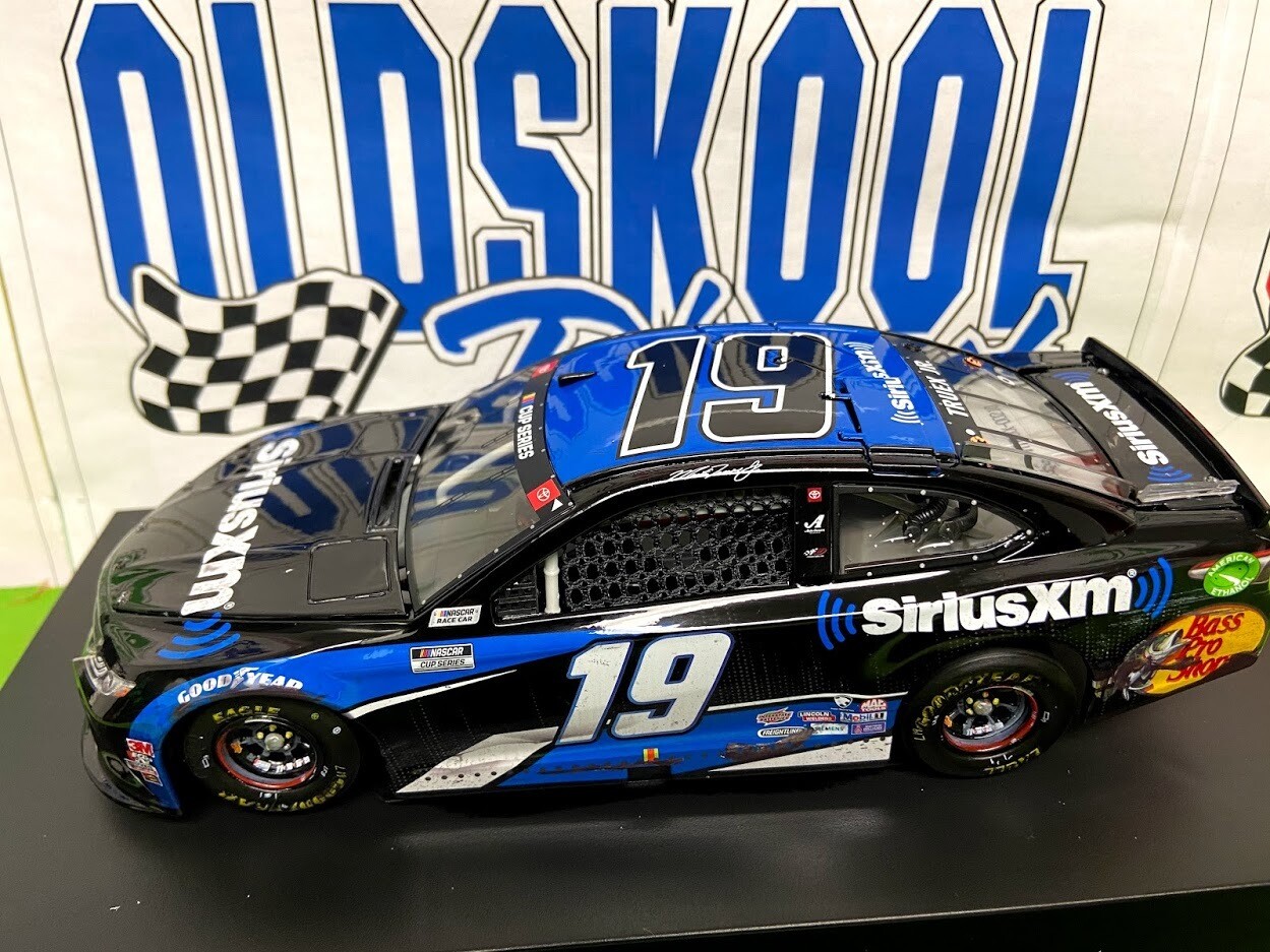 Martin Truex Jr  #19 SiriusXM Martinsville 6/10 Race Win 2020 1:24 scale