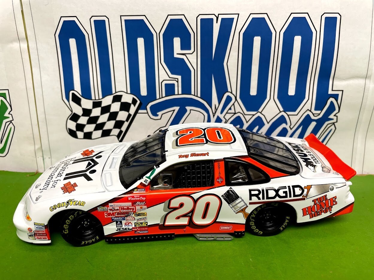 Tony Stewart #2 Home Depot  1999 Action 1:24 Scale
