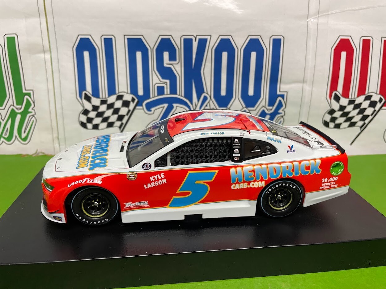 Kyle Larson #5 Hendrickscars.com Darlington Throwback Nascar Cup Series 2021 1:24 Scale