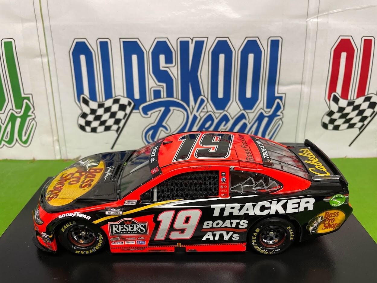 Martin Truex Jr. #19 Bass Pro Shops Martinsville Win 2021 Lionel 1:24