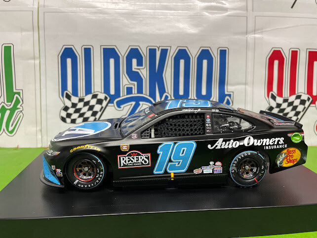 Martin Truex Jr. #19 Auto Owners Insurance Throwback Darlington Win Nascar Cup Series 2021 Lionel 1:24 Scale