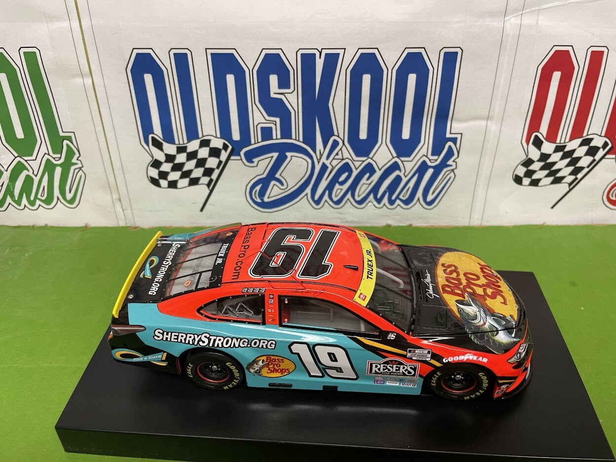 Martin Truex Jr #19 Bass Pro Shops SherryStrong.com 2021 Lionel 1:24 Scale