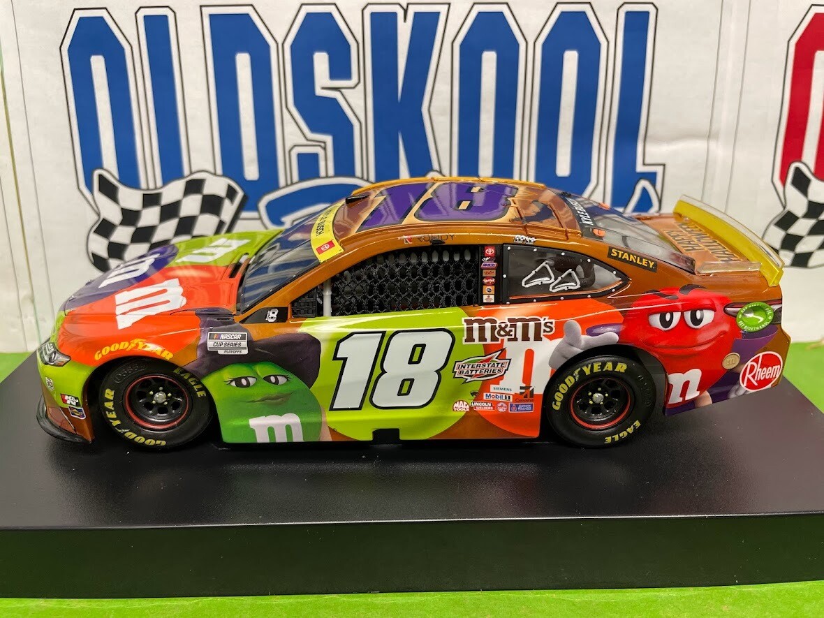 Kyle Busch #18 M &amp; M&#39;s Halloween Nascar Cup 2021 1:24