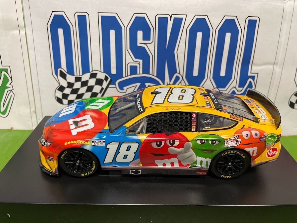 Kyle Busch #18 M &amp; M&#39;&#39;s 2022 Nascar Cup 1:24