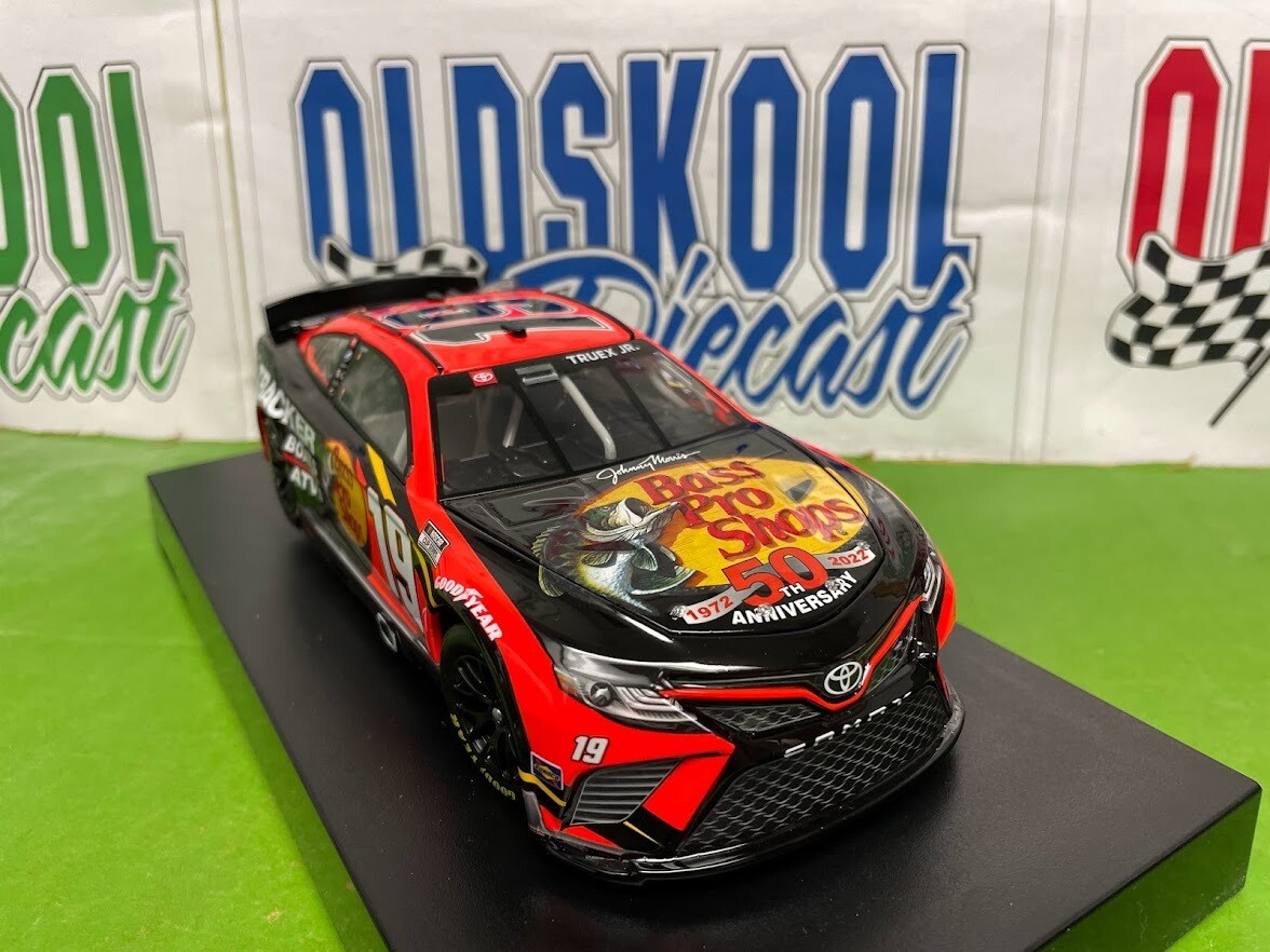 Martin Truex Jr #19 Bass Pro Shops Salutes 2022 Nascar Cup 1:24