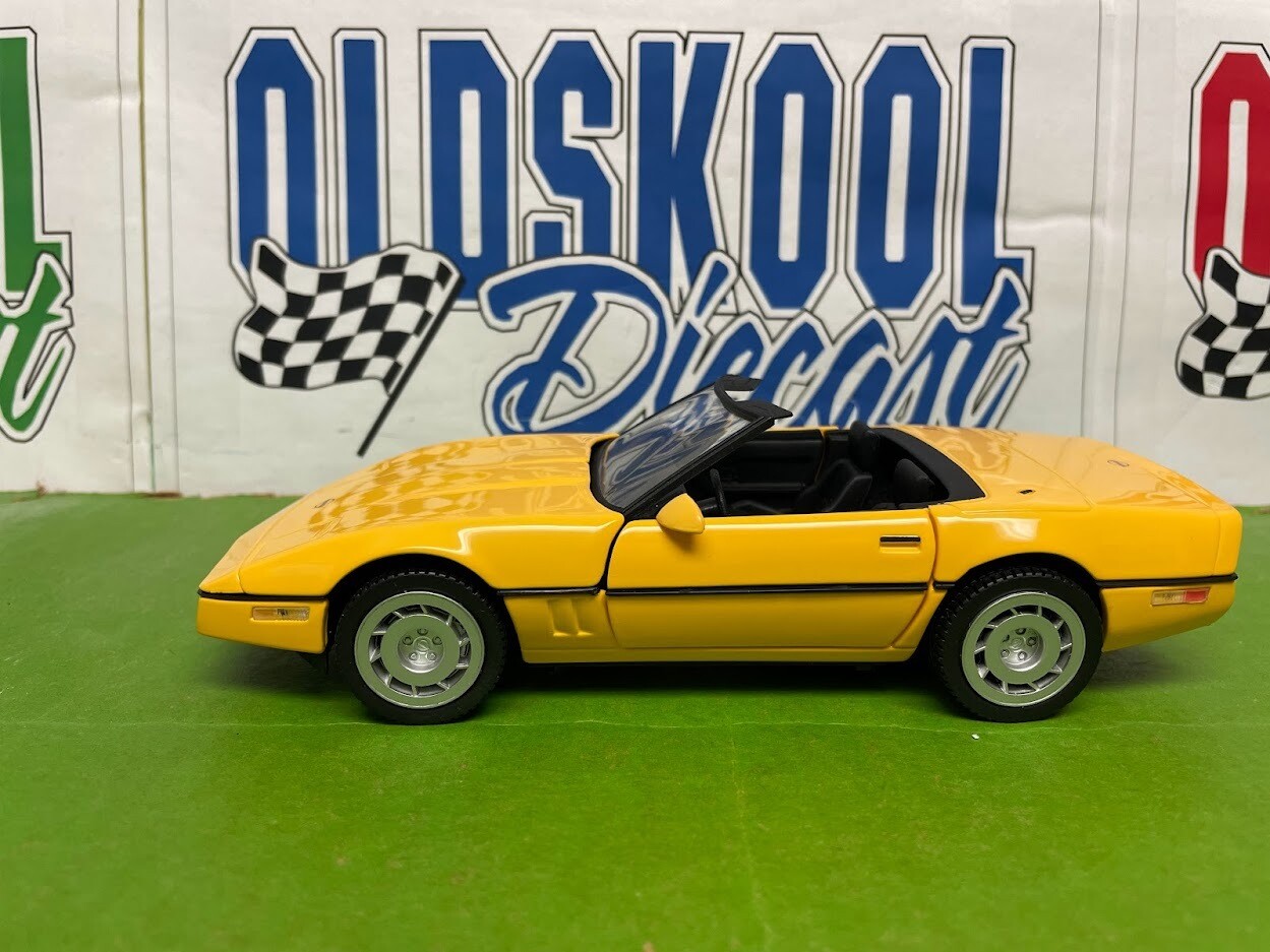 1986 Corvette convertible Franklin Mint 1:24 scale