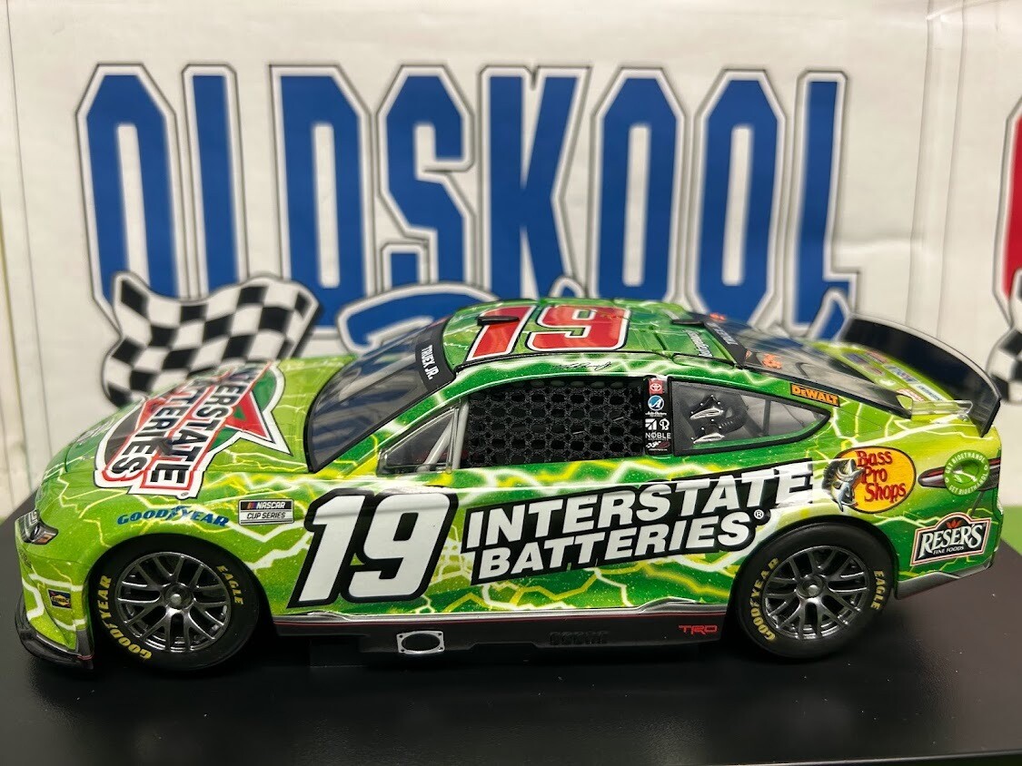 Martin Truex Jr #19 Interstate Batteries 2022 Nascar Cup 1:24