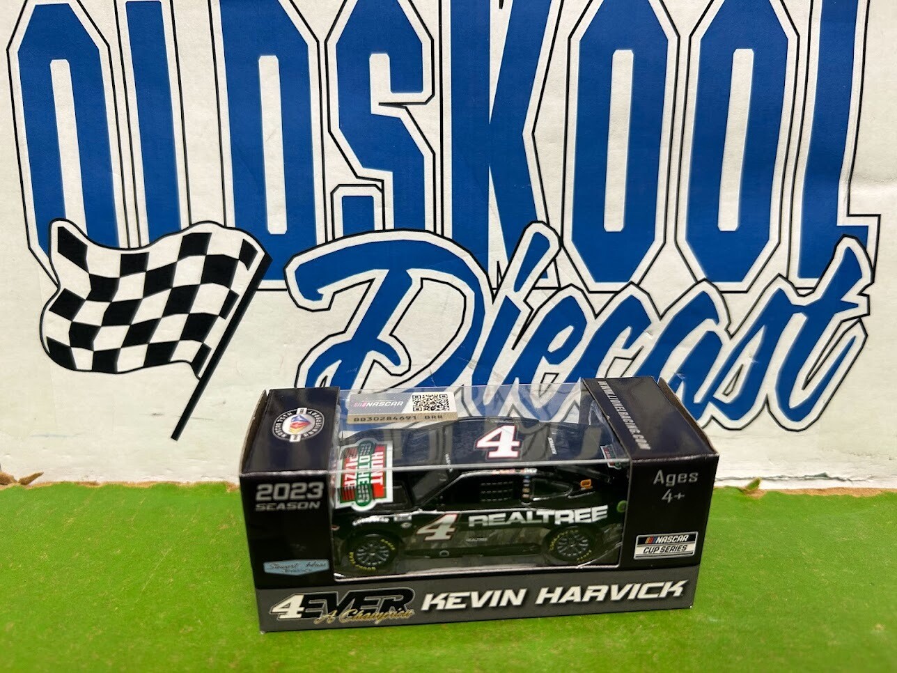 Kevin Harvick #4 Hunt Bros Pizza Realtree Black 2023 Cup 1:64
