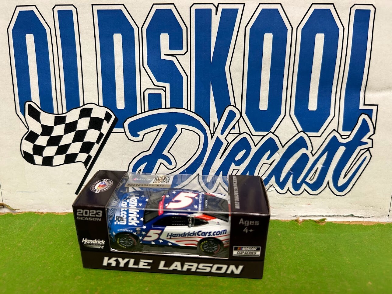 Kyle Larson #5 Henrickcars.com Patriotic 2023 Cup 1:64